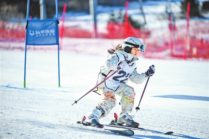 九游方网-河南滑雪少年嵩顶“阅兵”|河南省|滑雪锦标赛|锦标赛|高山滑雪|单板滑雪_新浪体育_新浪新闻