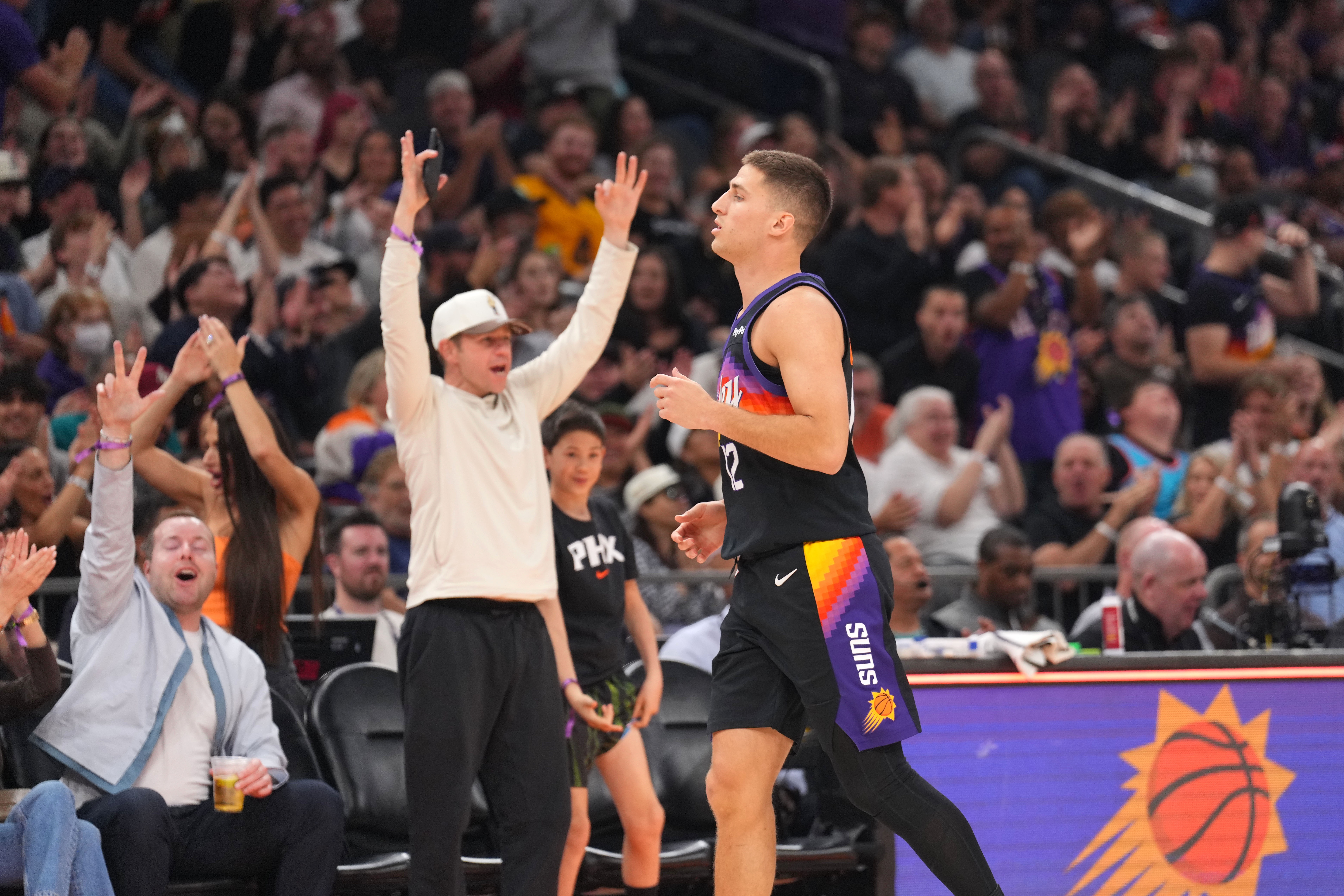 九游方网-吉莱斯皮达成单赛季200记三分球！太阳队史第五人！